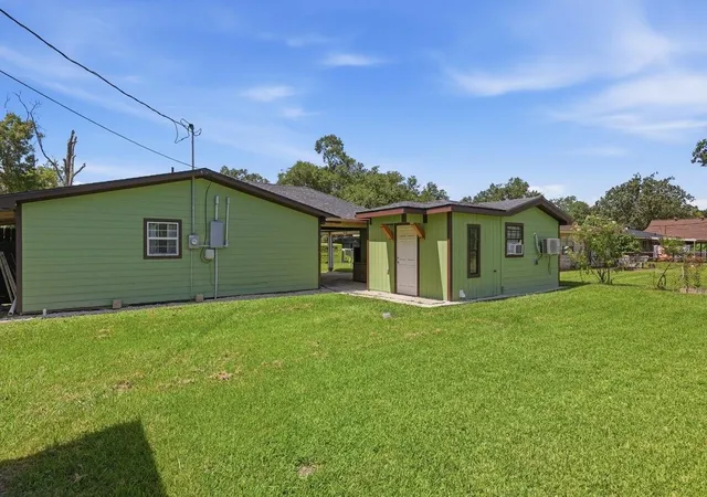 33rd image of 410 Crepe Myrtle Ave, Orange, TX 77630 | MLS# 41963405