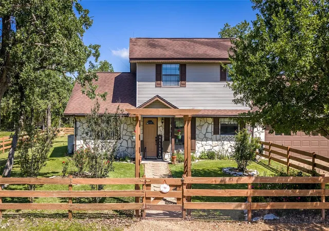 Homes for sale in Fayetteville, TX | 2062 N Fm 1291, Fayetteville, TX 78940 | MLS# 88872087