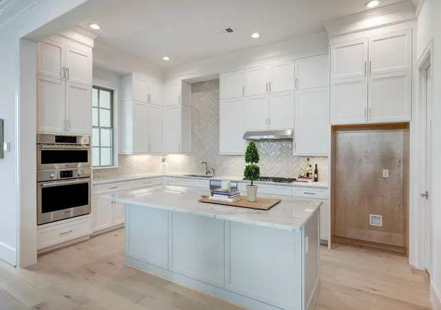 Photo 3 of Single family home for sale at 111 Wellington Row Rd, Houston, TX 77024 | MLS# 41177710 | Listing updated on 2026-09-15