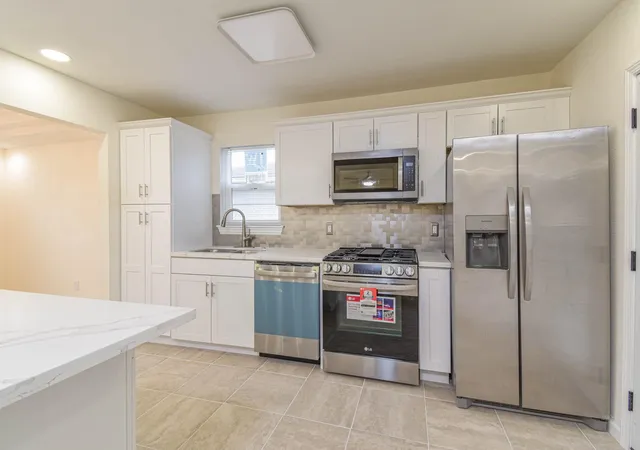 3rd image of 5003 Denoron Dr, Houston, TX 77048 | MLS# 37629167