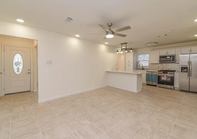 5th image of 5003 Denoron Dr, Houston, TX 77048 | MLS# 37629167