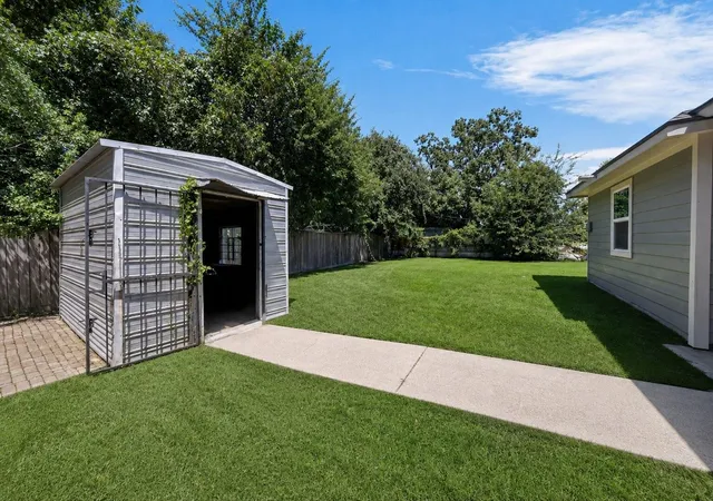 Photo 4 of Sale Pending at 5955 Bellfort St, Houston, TX 77033 | MLS# 92122118 | Listing updated on 2026-09-18