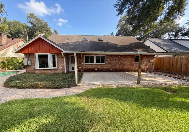 Homes for sale in Dickinson, TX | 5116 E Bayou Dr, Dickinson, TX 77539 | MLS# 71597659