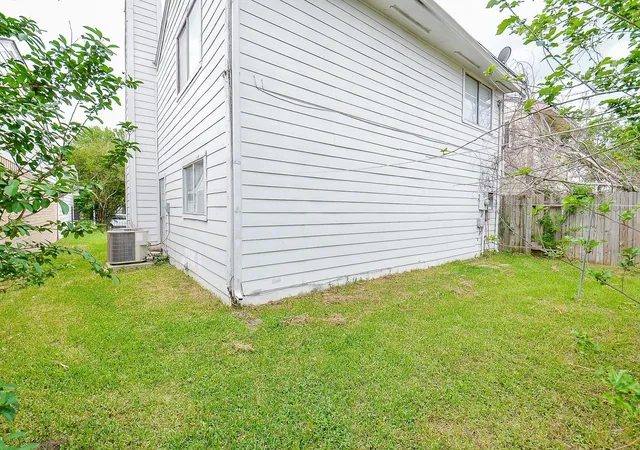 13th image of 11818 Spring Grove Dr, Houston, TX 77099 | MLS# 76967058