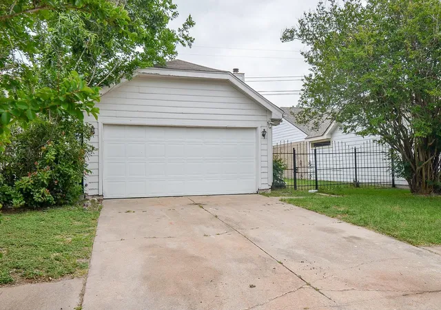 1st image of 11818 Spring Grove Dr, Houston, TX 77099 | MLS# 76967058