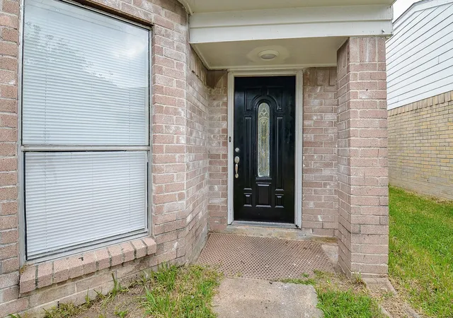 2nd image of 11818 Spring Grove Dr, Houston, TX 77099 | MLS# 76967058