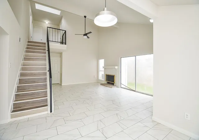 3rd image of 11818 Spring Grove Dr, Houston, TX 77099 | MLS# 76967058
