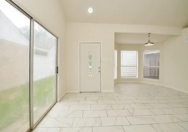 4th image of 11818 Spring Grove Dr, Houston, TX 77099 | MLS# 76967058