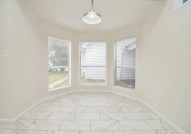 5th image of 11818 Spring Grove Dr, Houston, TX 77099 | MLS# 76967058