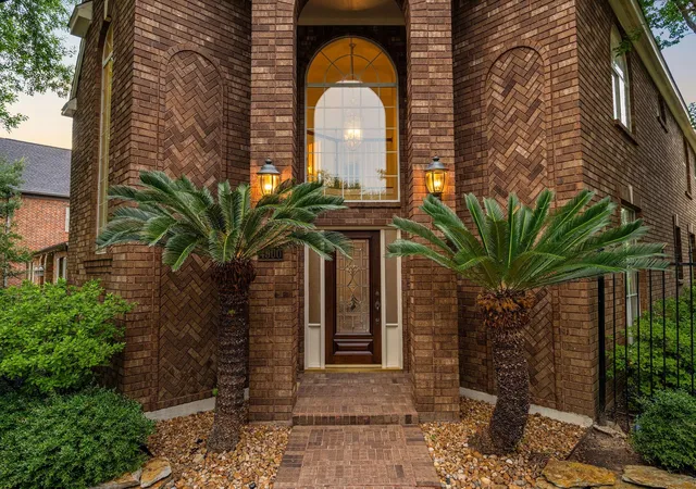 Photo 3 of Sale Pending at 4900 Cedar St, Bellaire, TX 77401 | MLS# 26382129 | Listing updated on 2026-09-10