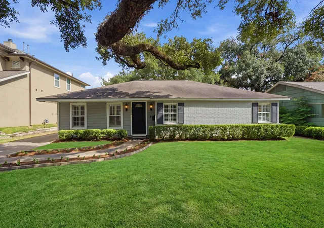 Photo 1 of Sale Pending at 3326 Cloverdale St, Houston, TX 77025 | MLS# 31299643 | Listing updated on 2026-09-17