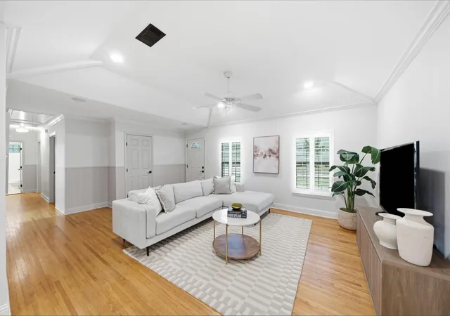 Photo 3 of Sale Pending at 3326 Cloverdale St, Houston, TX 77025 | MLS# 31299643 | Listing updated on 2026-09-17