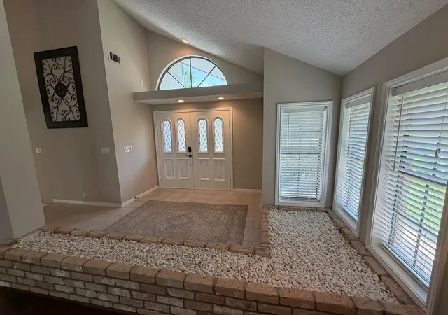 3rd image of 2326 Streamcrest Ln, Sugar Land, TX 77479 | MLS# 83926359