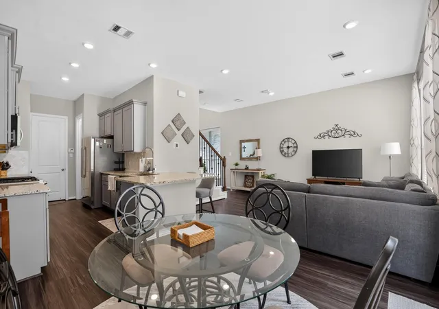 5th image of 206 Moon Dance Ct, Conroe, TX 77304 | MLS# 85966081