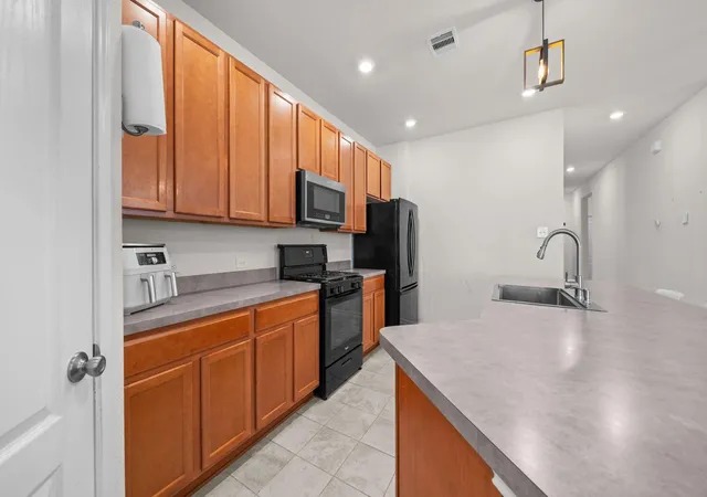 Photo 4 of Single family home for sale at 2515 Hawthorn Park Ct, Houston, TX 77038 | MLS# 6386096 | Listing updated on 2026-09-11