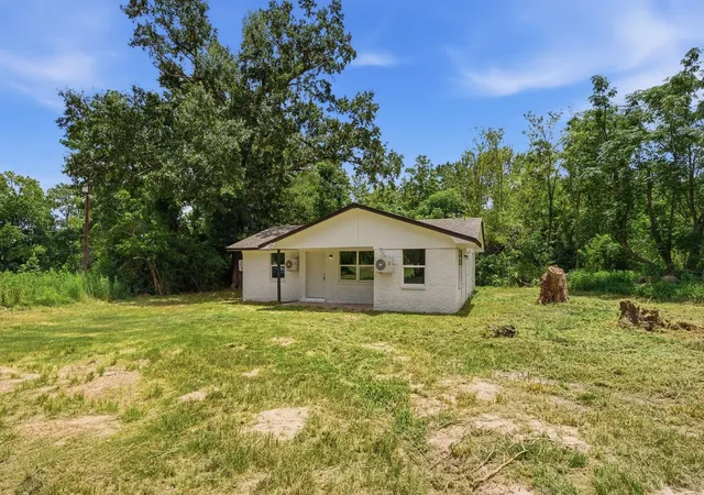 Photo 3 of Sale Pending at 82 Fm 2693, New Waverly, TX 77358 | MLS# 18035448 | Listing updated on 2026-09-21