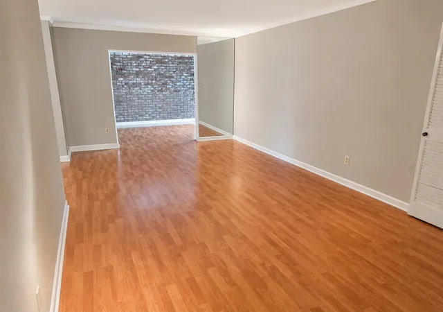 3rd image of 361 N Post Oak Ln, Houston, TX 77024
