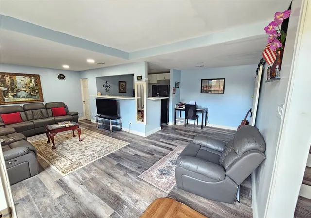 image of 9321 Pagewood Ln, Houston, TX 77063 | MLS# 78974295