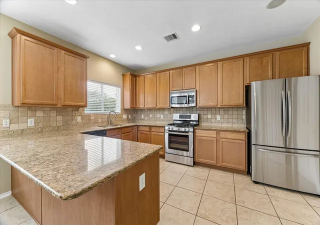 3rd image of 7 Quillwood Pl, The Woodlands, TX 77354 | MLS# 303804