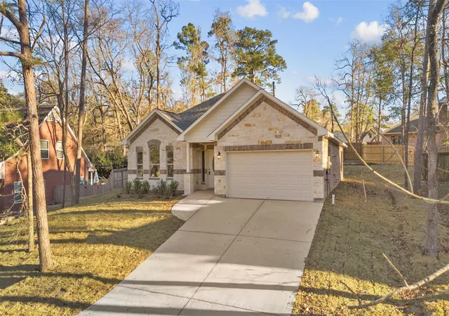 Photo 3 of Sale Pending at 512 Sandy Oaks Dr, Huntsville, TX 77340 | MLS# 1011550 | Listing updated on 2026-09-21