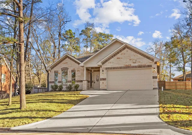 Photo 3 of Sale Pending at 512 Sandy Oaks Dr, Huntsville, TX 77340 | MLS# 1011550 | Listing updated on 2026-09-21