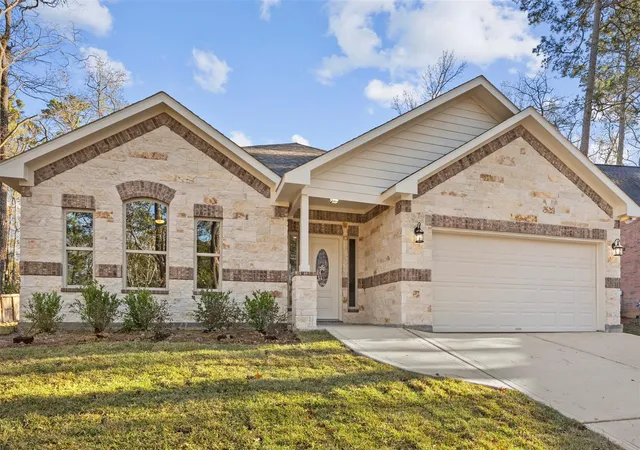 Photo 4 of Sale Pending at 512 Sandy Oaks Dr, Huntsville, TX 77340 | MLS# 1011550 | Listing updated on 2026-09-21