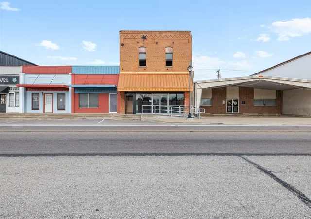 Homes for sale in Buffalo, TX | 922 E Commerce St, Buffalo, TX 75831 | MLS# 86093030