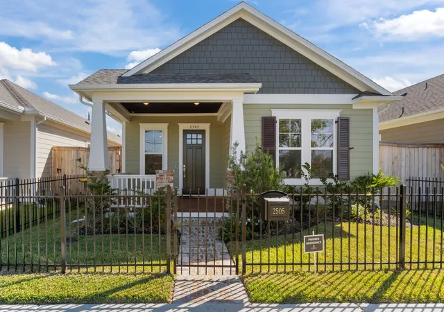 Homes for sale in Pearland, TX | 2505 Houston Ave, Pearland, TX 77581 | MLS# 7694263