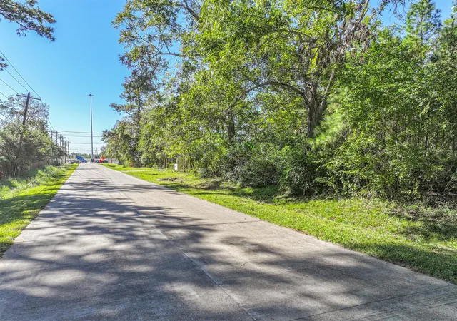 2nd image of 405 Sunset Dr, Dickinson, TX 77539 | MLS# 49768939