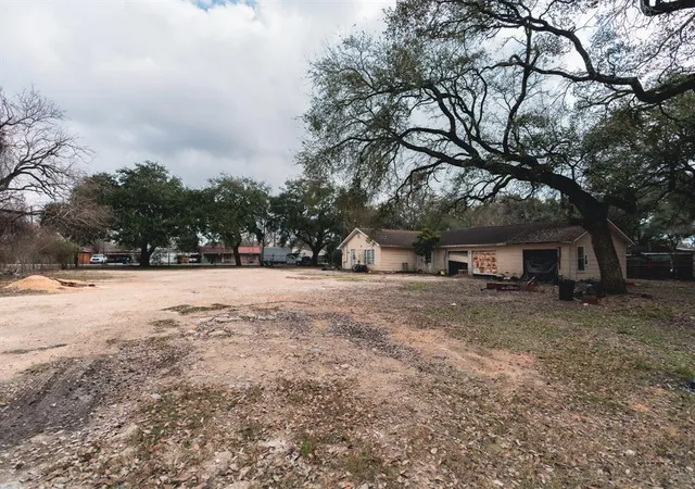 15th image of 2710 Oleander Dr, Pasadena, TX 77503 | MLS# 52430796