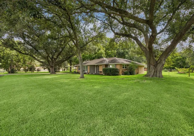 2nd image of 12511 Britt Rd, Pearland, TX 77581 | MLS# 45315730