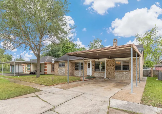 Photo 3 of Single family home for sale at 2704 Sweetgum St, Pasadena, TX 77502 | MLS# 13387535 | Listing updated on 2026-07-20