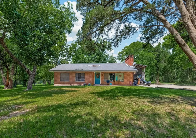 Photo 1 of Sale Pending at 1316 N Main St, Highlands, TX 77562 | MLS# 85925413 | Listing updated on 2026-09-24