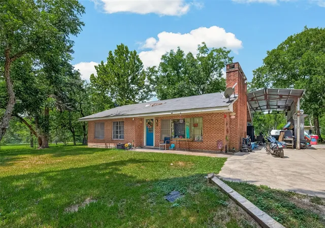Photo 3 of Sale Pending at 1316 N Main St, Highlands, TX 77562 | MLS# 85925413 | Listing updated on 2026-09-24