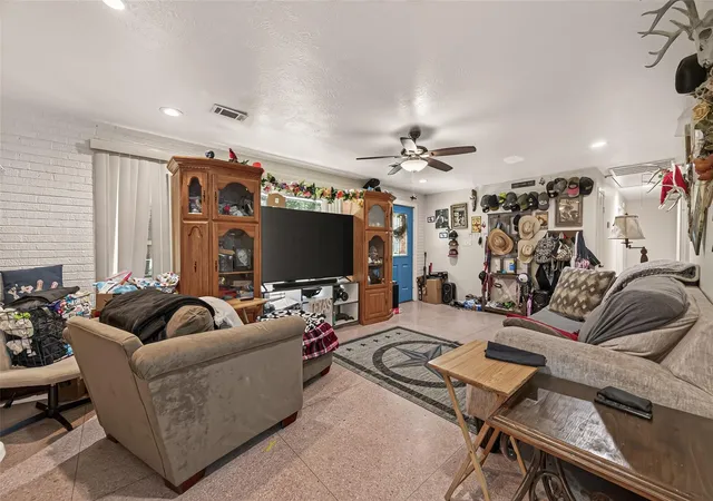 Photo 4 of Sale Pending at 1316 N Main St, Highlands, TX 77562 | MLS# 85925413 | Listing updated on 2026-09-24