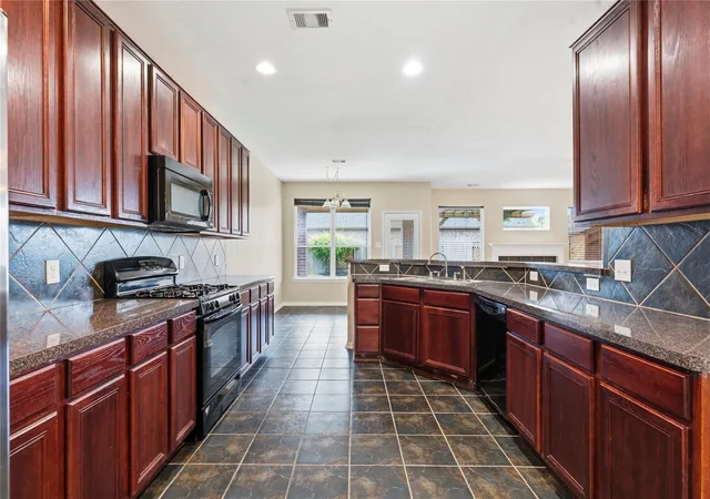 3rd image of 6410 Hardwood Dale Way Dr, Humble, TX 77338 | MLS# 77448896