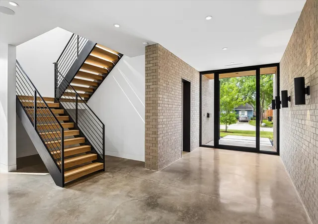 Photo 3 of Single family home for sale at 1726 Viking Dr, Houston, TX 77018 | MLS# 79001814 | Listing updated on 2026-09-13