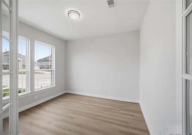 4th image of 113 Par Cir, La Porte, TX 77571 | MLS# 38006253