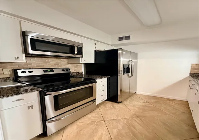 5th image of 4643 Wild Indigo St, Houston, TX 77027
