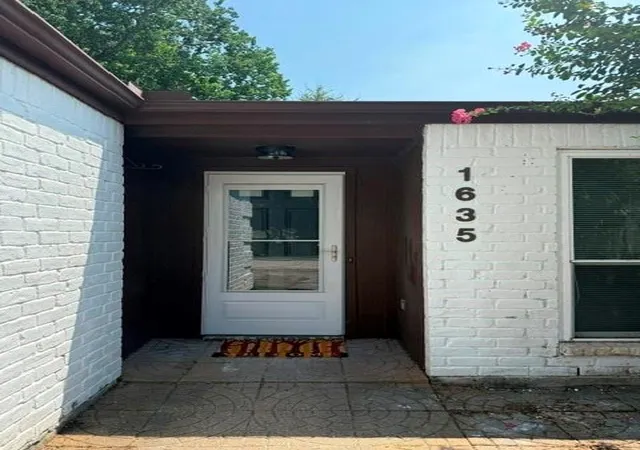Photo 2 of Single family home for sale at 1635 Bradney Dr, Houston, TX 77077 | MLS# 64404224 | Listing updated on 2026-09-06