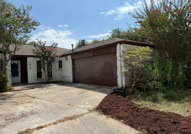Photo 3 of Single family home for sale at 1635 Bradney Dr, Houston, TX 77077 | MLS# 64404224 | Listing updated on 2026-09-06