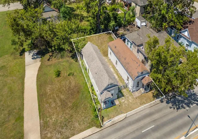 2nd image of 1609 Elysian St, Houston, TX 77026 | MLS# 45133295