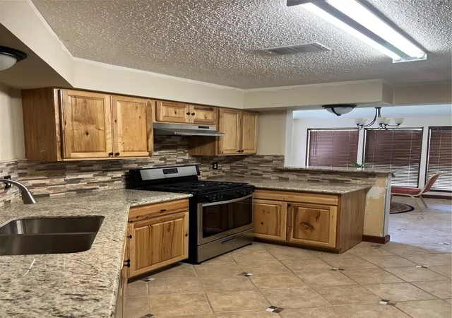 5th image of 11002 Landsbury Cir, Houston, TX 77099 | MLS# 76000615