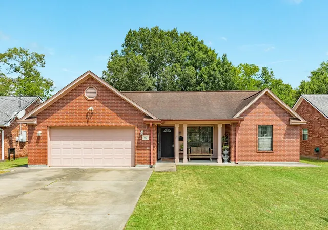 Photo 1 of Sale Pending at 617 E Myrtle St, Angleton, TX 77515 | MLS# 62572115 | Listing updated on 2026-10-07
