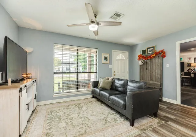 Photo 4 of Sale Pending at 617 E Myrtle St, Angleton, TX 77515 | MLS# 62572115 | Listing updated on 2026-10-07