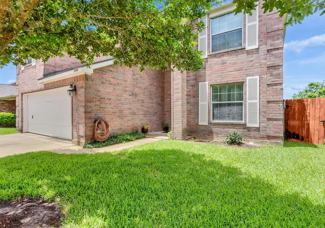 Photo 3 of Sale Pending at 5302 Rio Ramos St, Rosharon, TX 77583 | MLS# 90315803 | Listing updated on 2026-09-01