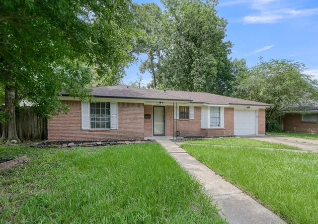 Photo 1 of Single family home for sale at 405 Wilson Rd, Conroe, TX 77301 | MLS# 57397919 | Listing updated on 2026-09-03
