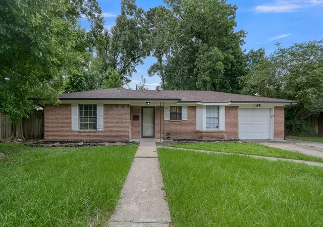 Photo 2 of Single family home for sale at 405 Wilson Rd, Conroe, TX 77301 | MLS# 57397919 | Listing updated on 2026-09-03