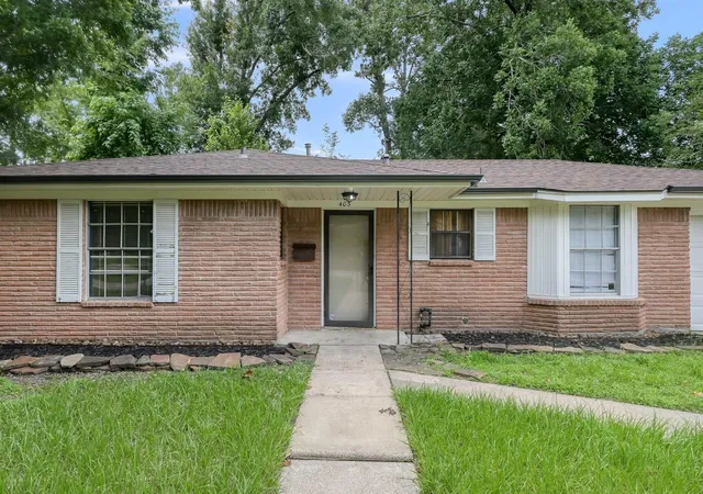 Photo 3 of Single family home for sale at 405 Wilson Rd, Conroe, TX 77301 | MLS# 57397919 | Listing updated on 2026-09-03