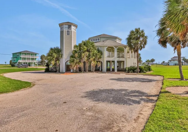 Photo 3 of Single family home for sale at 18403 Shaman Dr, Galveston, TX 77554 | MLS# 90984906 | Listing updated on 2026-07-22